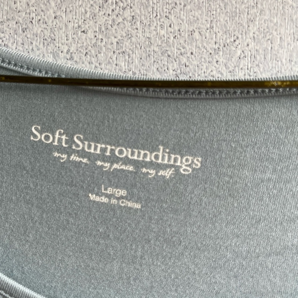 Soft Surroundings Laser Cut Long Sleeve Blouse Lg - Picture 3 of 3